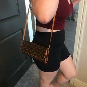 *SOLD* Authentic Louis Vuitton Monogram Pochett
